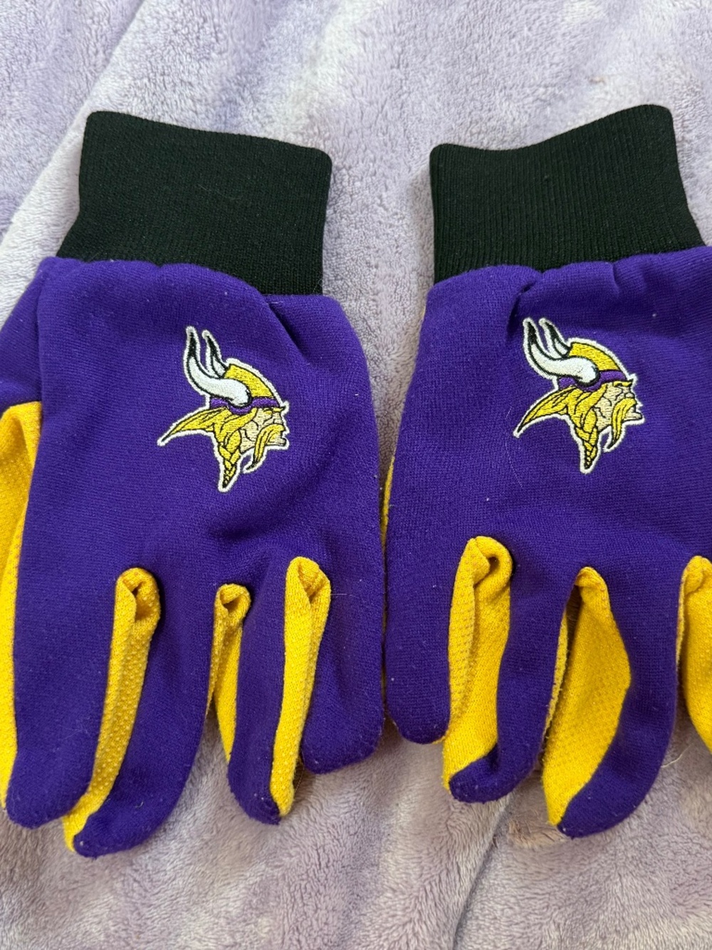 Vikings gloves